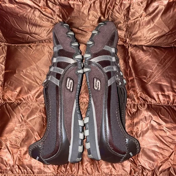 NWOT Skechers Women's Dark Brown Slip-On Sneakers.  Size 6.5 - Picture 4 of 5
